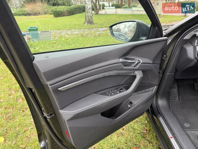 Сірий Ауді E-Tron, об'ємом двигуна 0 л та пробігом 53 тис. км за 34000 $, фото 17 на Automoto.ua