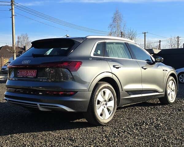 Серый Ауди E-Tron, объемом двигателя 0 л и пробегом 99 тыс. км за 31990 $, фото 8 на Automoto.ua