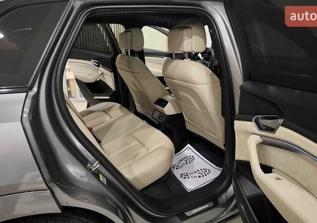 Серый Ауди E-Tron, объемом двигателя 0 л и пробегом 144 тыс. км за 29700 $, фото 31 на Automoto.ua