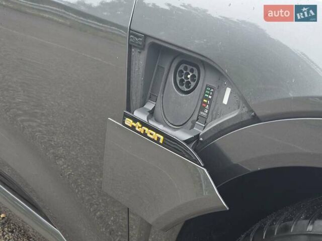 Серый Ауди E-Tron, объемом двигателя 0 л и пробегом 71 тыс. км за 33999 $, фото 22 на Automoto.ua
