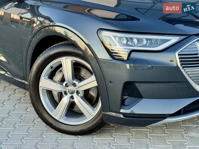 Серый Ауди E-Tron, объемом двигателя 0 л и пробегом 97 тыс. км за 21900 $, фото 8 на Automoto.ua