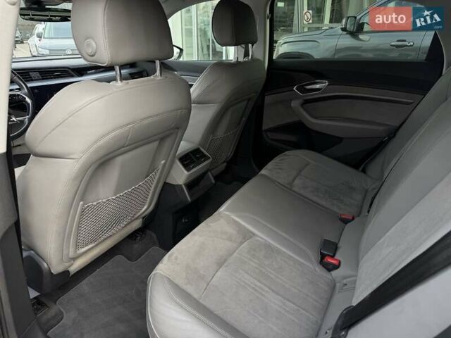 Серый Ауди E-Tron, объемом двигателя 0 л и пробегом 74 тыс. км за 30500 $, фото 20 на Automoto.ua