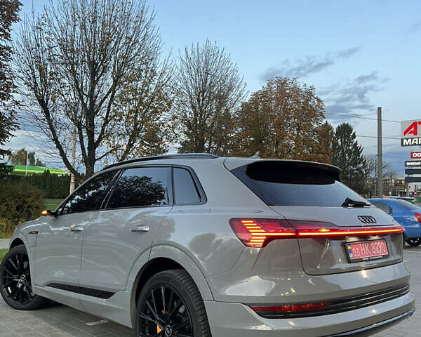 Сірий Ауді E-Tron, об'ємом двигуна 0 л та пробігом 104 тис. км за 32500 $, фото 8 на Automoto.ua