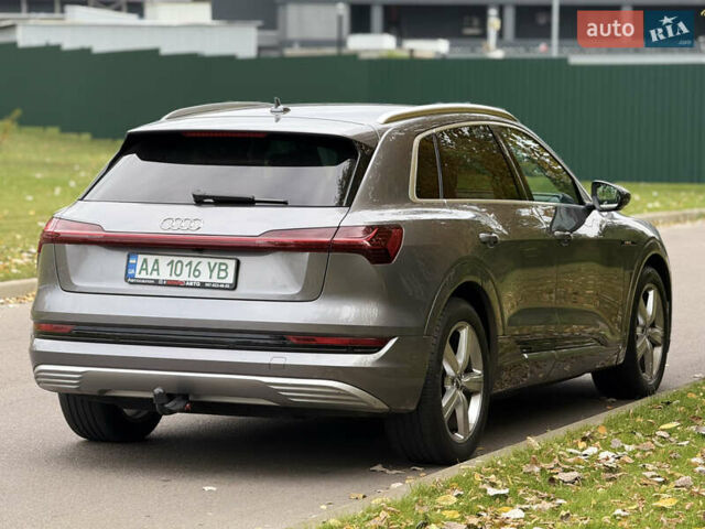Серый Ауди E-Tron, объемом двигателя 0 л и пробегом 34 тыс. км за 33900 $, фото 5 на Automoto.ua