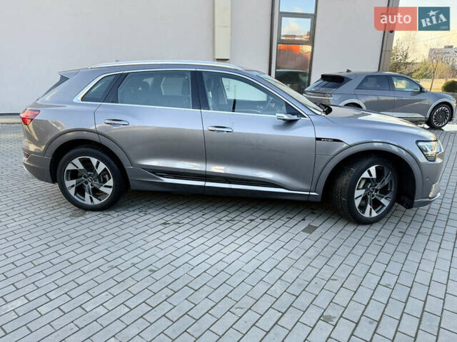 Серый Ауди E-Tron, объемом двигателя 0 л и пробегом 121 тыс. км за 27699 $, фото 12 на Automoto.ua