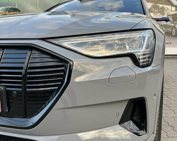 Ауди E-Tron 2020 в Луцке на Automoto.ua Серый Ауди E-Tron, объемом двигателя 0 л и пробегом 104 тыс. км за 33000 $, фото 20 на Automoto.ua