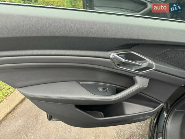 Серый Ауди E-Tron, объемом двигателя 0 л и пробегом 150 тыс. км за 23800 $, фото 36 на Automoto.ua