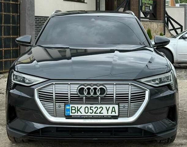 Сірий Ауді E-Tron, об'ємом двигуна 0 л та пробігом 50 тис. км за 33900 $, фото 2 на Automoto.ua