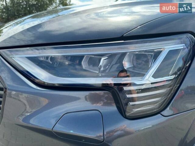 Серый Ауди E-Tron, объемом двигателя 0 л и пробегом 119 тыс. км за 33500 $, фото 11 на Automoto.ua