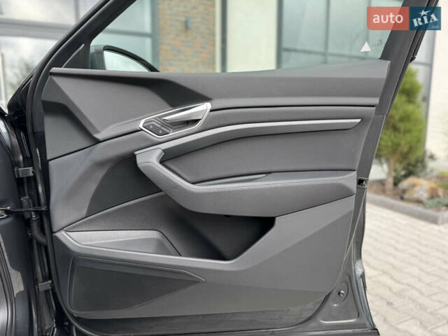 Ауди E-Tron 2020 в Тернополе на Automoto.ua Серый Ауди E-Tron, объемом двигателя 0 л и пробегом 126 тыс. км за 23900 $, фото 52 на Automoto.ua