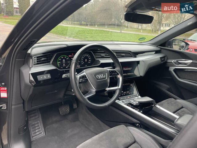 Серый Ауди E-Tron, объемом двигателя 0 л и пробегом 90 тыс. км за 34490 $, фото 11 на Automoto.ua