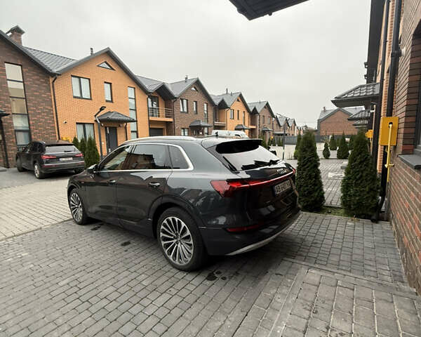 Серый Ауди E-Tron, объемом двигателя 0 л и пробегом 177 тыс. км за 27000 $, фото 4 на Automoto.ua