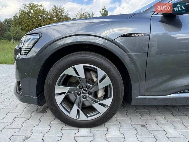 Серый Ауди E-Tron, объемом двигателя 0 л и пробегом 44 тыс. км за 33900 $, фото 50 на Automoto.ua