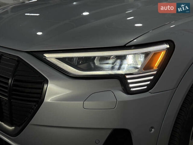 Серый Ауди E-Tron, объемом двигателя 0 л и пробегом 44 тыс. км за 33000 $, фото 14 на Automoto.ua