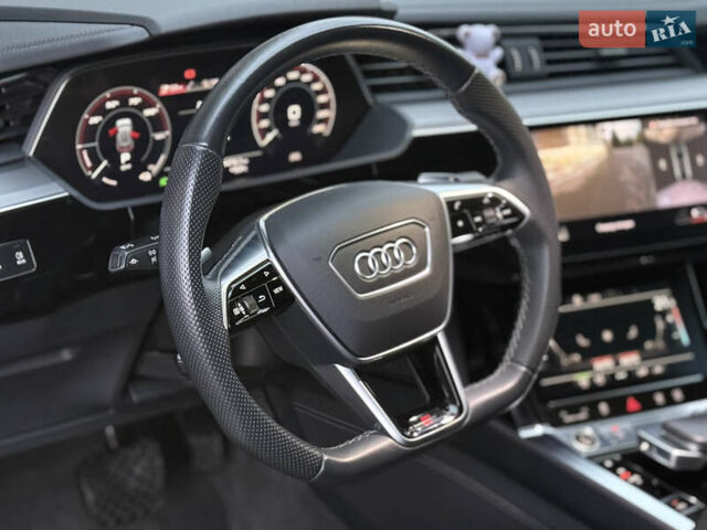Серый Ауди E-Tron, объемом двигателя 0 л и пробегом 28 тыс. км за 34900 $, фото 52 на Automoto.ua