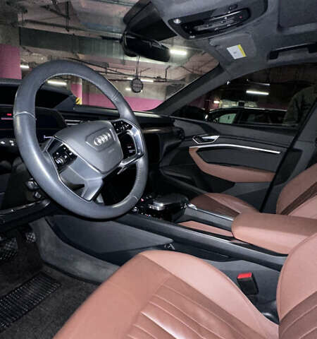 Серый Ауди E-Tron, объемом двигателя 0 л и пробегом 50 тыс. км за 36000 $, фото 44 на Automoto.ua