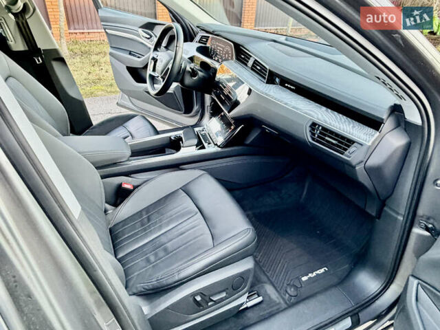 Серый Ауди E-Tron, объемом двигателя 0 л и пробегом 78 тыс. км за 33000 $, фото 24 на Automoto.ua