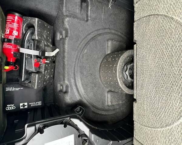 Серый Ауди E-Tron, объемом двигателя 0 л и пробегом 125 тыс. км за 34999 $, фото 28 на Automoto.ua