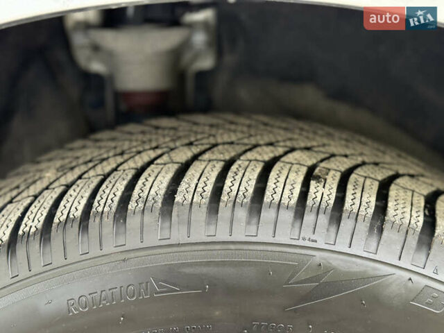 Серый Ауди E-Tron, объемом двигателя 0 л и пробегом 130 тыс. км за 37000 $, фото 144 на Automoto.ua