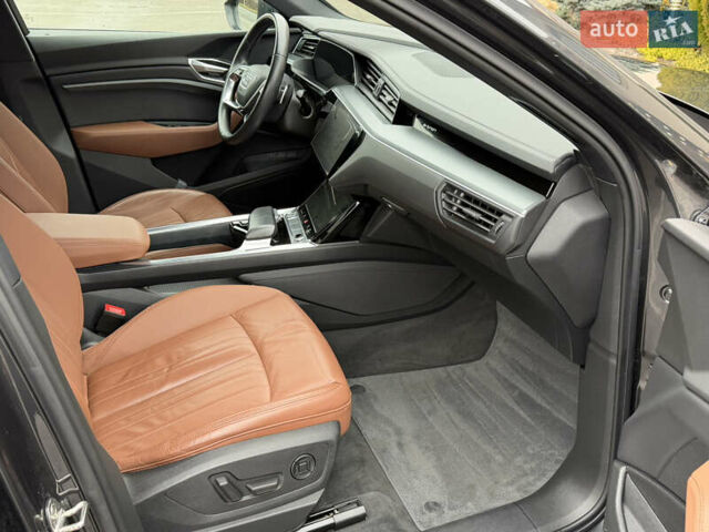 Серый Ауди E-Tron, объемом двигателя 0 л и пробегом 126 тыс. км за 29999 $, фото 39 на Automoto.ua