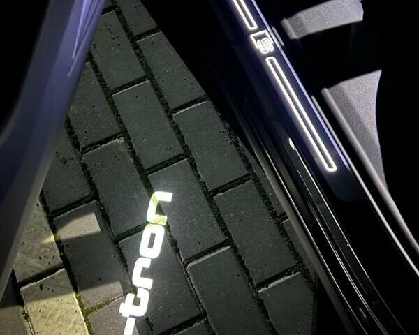 Серый Ауди E-Tron, объемом двигателя 0 л и пробегом 125 тыс. км за 34999 $, фото 118 на Automoto.ua