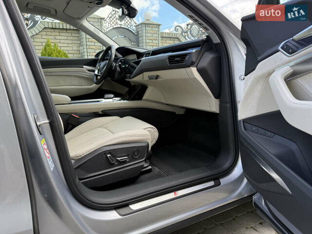 Серый Ауди E-Tron, объемом двигателя 0 л и пробегом 130 тыс. км за 37000 $, фото 90 на Automoto.ua