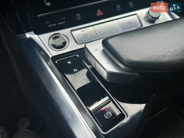 Сірий Ауді E-Tron, об'ємом двигуна 0 л та пробігом 148 тис. км за 27500 $, фото 116 на Automoto.ua
