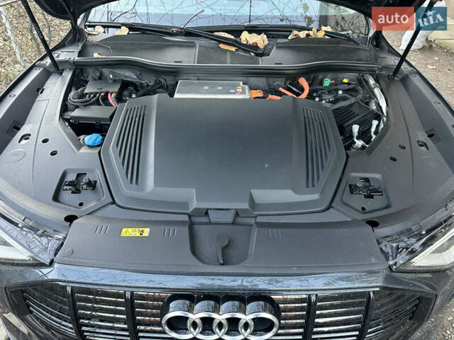 Серый Ауди E-Tron, объемом двигателя 0 л и пробегом 108 тыс. км за 32500 $, фото 12 на Automoto.ua