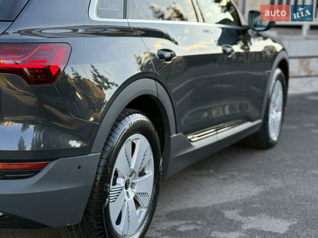Серый Ауди E-Tron, объемом двигателя 0 л и пробегом 125 тыс. км за 26900 $, фото 20 на Automoto.ua