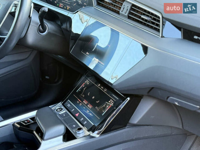 Серый Ауди E-Tron, объемом двигателя 0 л и пробегом 125 тыс. км за 26900 $, фото 37 на Automoto.ua