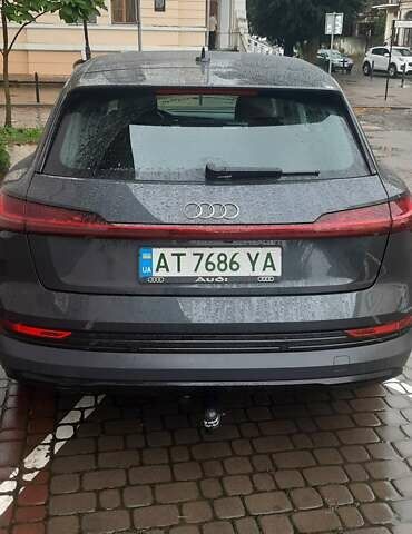 Сірий Ауді E-Tron, об'ємом двигуна 0 л та пробігом 190 тис. км за 26700 $, фото 1 на Automoto.ua