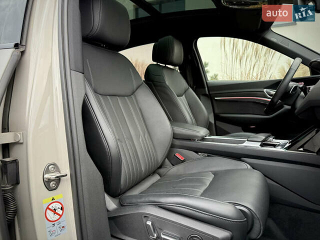 Серый Ауди E-Tron, объемом двигателя 0 л и пробегом 36 тыс. км за 45445 $, фото 76 на Automoto.ua