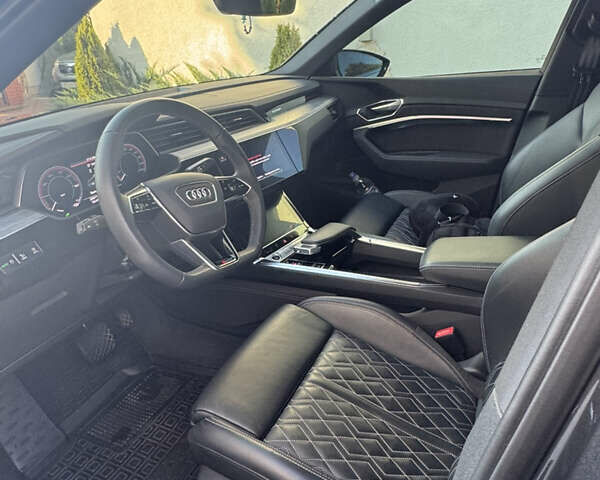 Серый Ауди E-Tron, объемом двигателя 0 л и пробегом 29 тыс. км за 45500 $, фото 24 на Automoto.ua