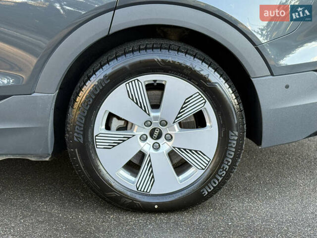 Серый Ауди E-Tron, объемом двигателя 0 л и пробегом 125 тыс. км за 26900 $, фото 10 на Automoto.ua