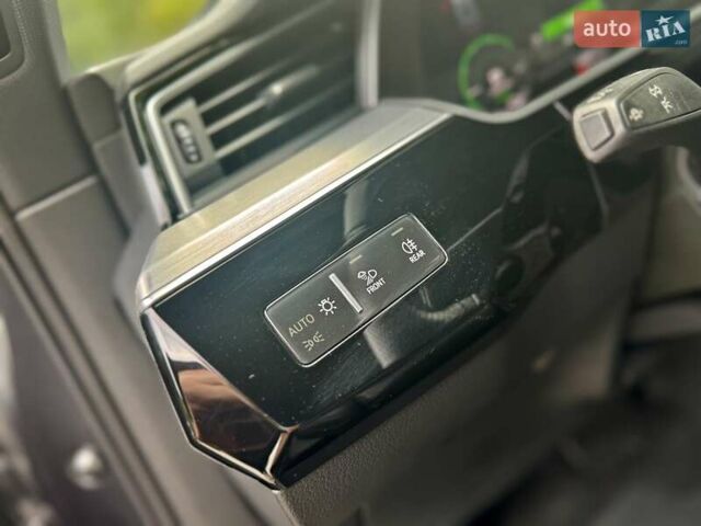 Сірий Ауді E-Tron, об'ємом двигуна 0 л та пробігом 148 тис. км за 27500 $, фото 103 на Automoto.ua