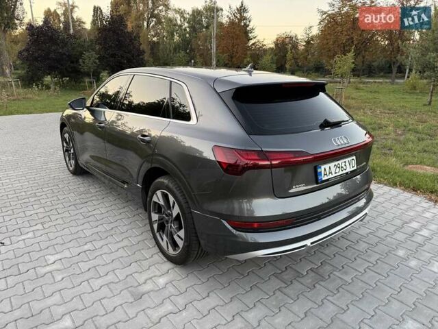 Серый Ауди E-Tron, объемом двигателя 0 л и пробегом 44 тыс. км за 33900 $, фото 36 на Automoto.ua