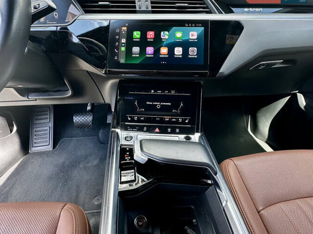 Серый Ауди E-Tron, объемом двигателя 0 л и пробегом 79 тыс. км за 36500 $, фото 12 на Automoto.ua