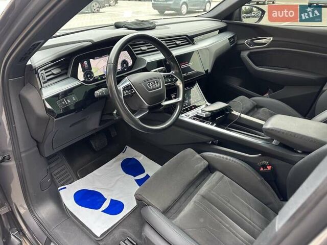 Ауди E-Tron 2021 в Тернополе на Automoto.ua Серый Ауди E-Tron, объемом двигателя 0 л и пробегом 85 тыс. км за 27999 $, фото 24 на Automoto.ua