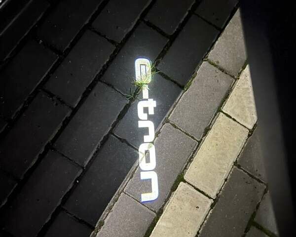 Серый Ауди E-Tron, объемом двигателя 0 л и пробегом 125 тыс. км за 34999 $, фото 115 на Automoto.ua