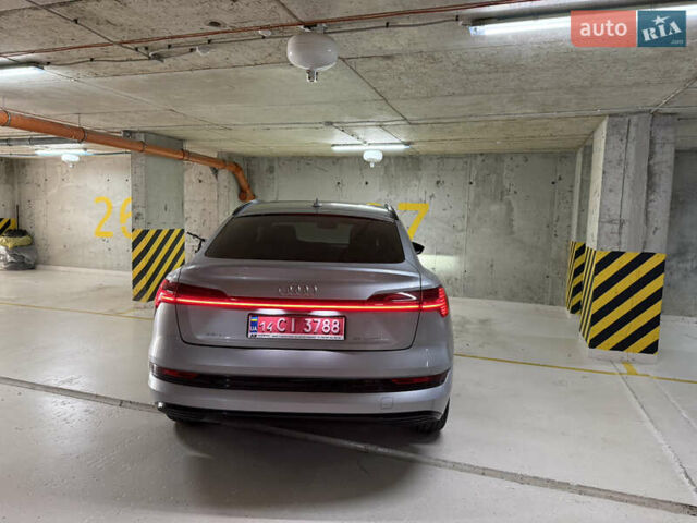 Серый Ауди E-Tron, объемом двигателя 0 л и пробегом 32 тыс. км за 41990 $, фото 5 на Automoto.ua