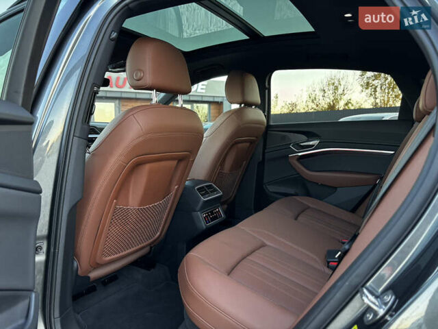 Серый Ауди E-Tron, объемом двигателя 0 л и пробегом 70 тыс. км за 42850 $, фото 41 на Automoto.ua