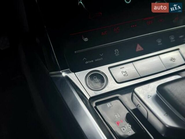 Сірий Ауді E-Tron, об'ємом двигуна 0 л та пробігом 148 тис. км за 27500 $, фото 115 на Automoto.ua