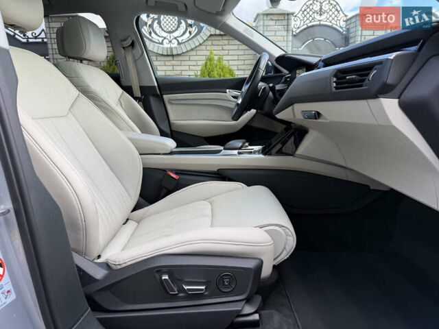 Серый Ауди E-Tron, объемом двигателя 0 л и пробегом 130 тыс. км за 37000 $, фото 92 на Automoto.ua