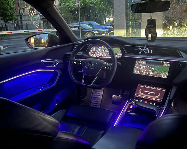 Сірий Ауді E-Tron, об'ємом двигуна 0 л та пробігом 64 тис. км за 33500 $, фото 3 на Automoto.ua