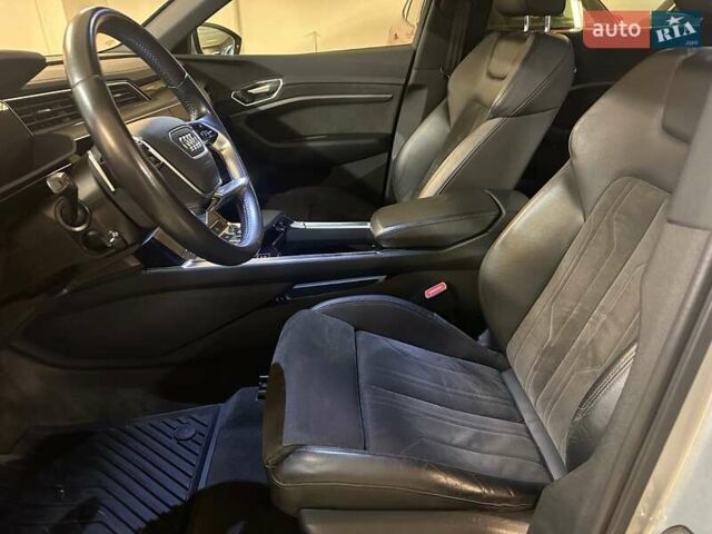 Сірий Ауді E-Tron, об'ємом двигуна 0 л та пробігом 152 тис. км за 24700 $, фото 10 на Automoto.ua