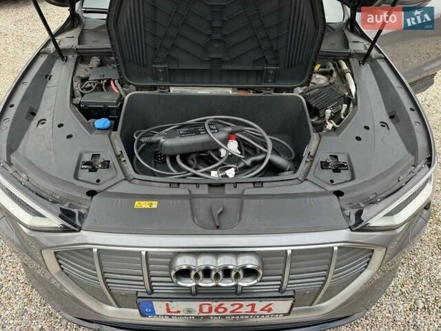 Серый Ауди E-Tron, объемом двигателя 0 л и пробегом 153 тыс. км за 28500 $, фото 3 на Automoto.ua