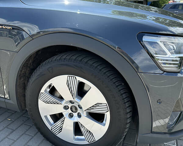 Сірий Ауді E-Tron, об'ємом двигуна 0 л та пробігом 190 тис. км за 26700 $, фото 4 на Automoto.ua