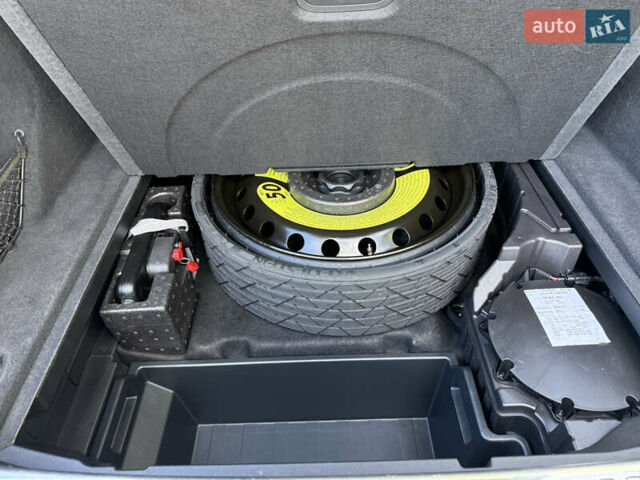 Серый Ауди E-Tron, объемом двигателя 0 л и пробегом 130 тыс. км за 37000 $, фото 119 на Automoto.ua