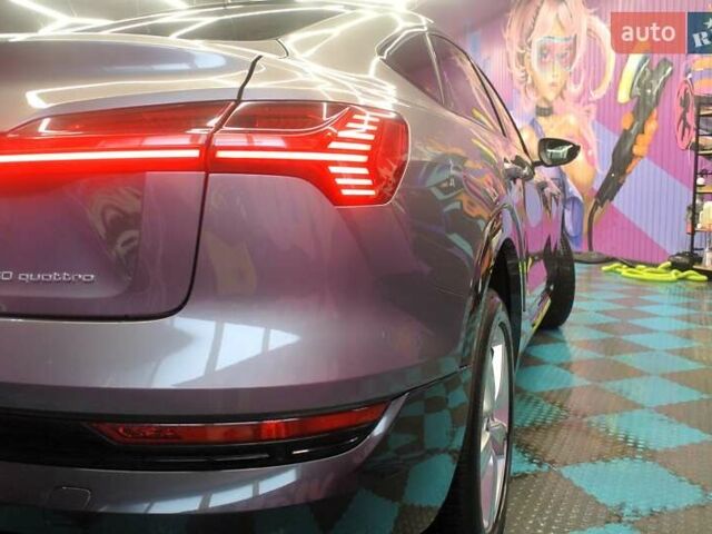 Серый Ауди E-Tron, объемом двигателя 0 л и пробегом 60 тыс. км за 29990 $, фото 12 на Automoto.ua
