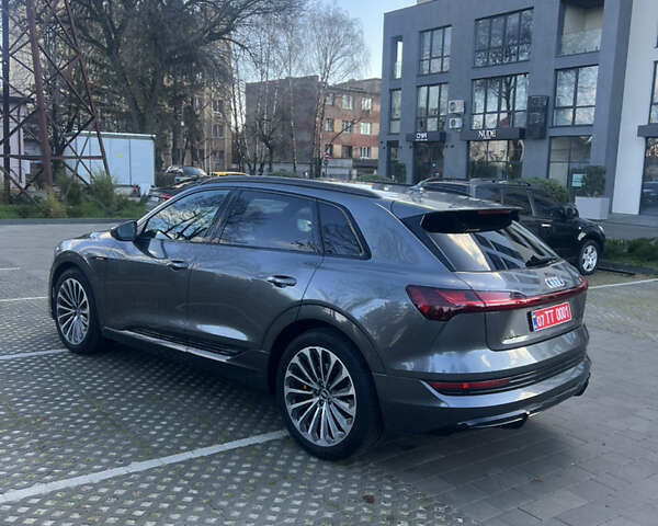 Сірий Ауді E-Tron, об'ємом двигуна 0 л та пробігом 64 тис. км за 33500 $, фото 32 на Automoto.ua